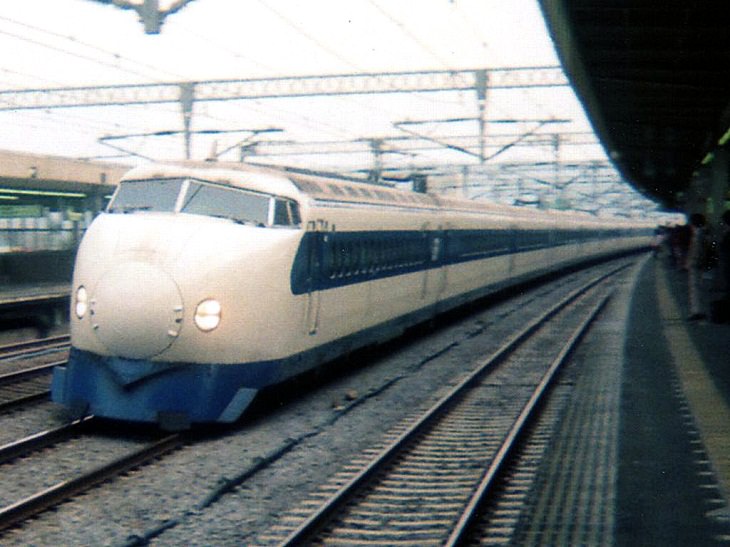 Tōkaidō Shinkansen (the bullet train)