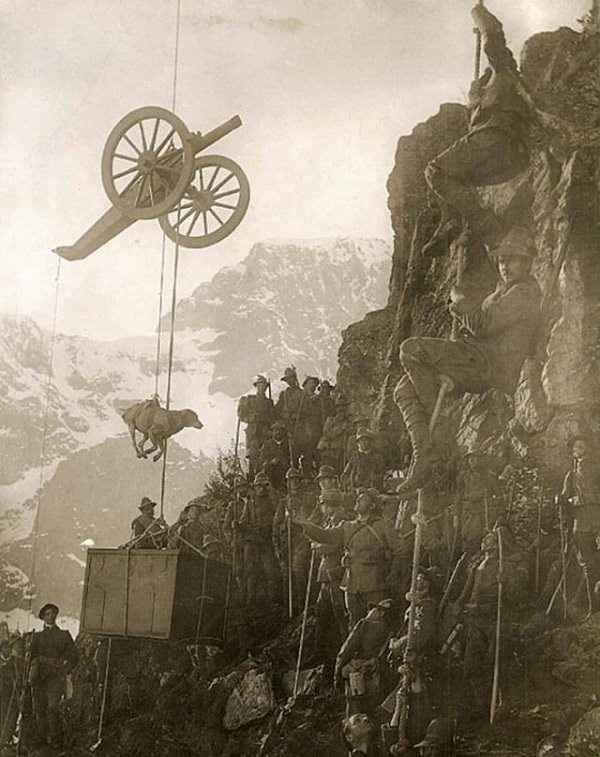 Incredible moments in historical captured on camera, important historical photographs, Italian troops logistics for lowering their artillery to the ground forces in the Alps during World War I, between 1914 and 1918