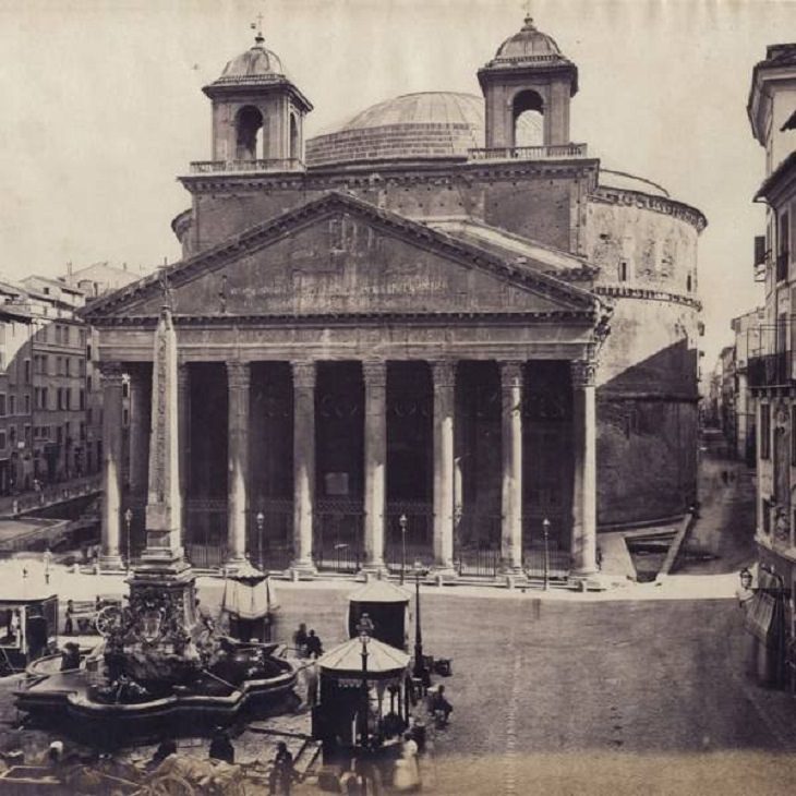 Incredible moments in historical captured on camera, important historical photographs, A photo of the Pantheon in Rome, completed in 125 AD, and one of the best preserved Ancient Roman Buildings, taken in 1860