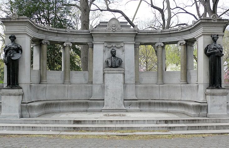 Buildings, attractions, statues, monuments, tributes and memorials found in New York City’s Central Park, Richard Morris Hunt Memorial, erected in honor of Architect Richard Morris Hunt, located at the intersection of 5th Avenue & 70th Street