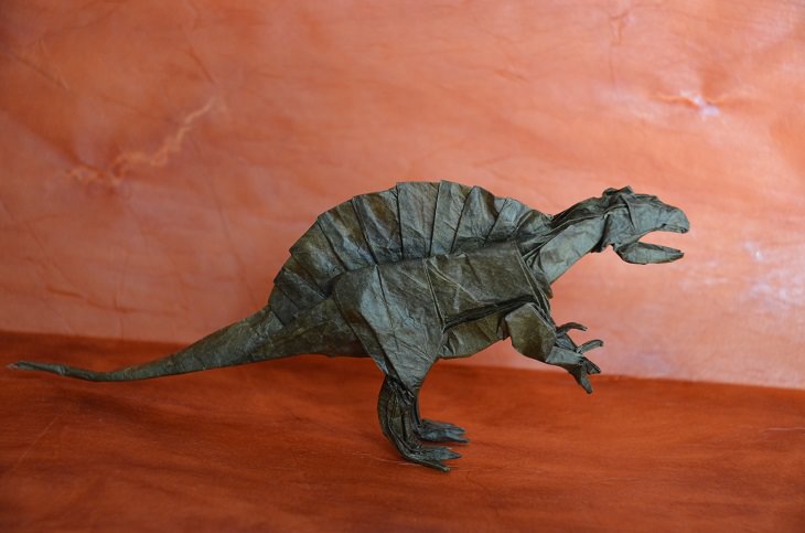 Origami animals, real and mythological, designed by Japanese origami expert Satoshi Kamiya, Spinosaurus