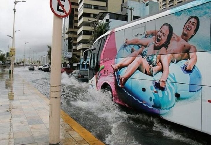 Creative and clever bus advertisements and bus art, waterpark advertisement