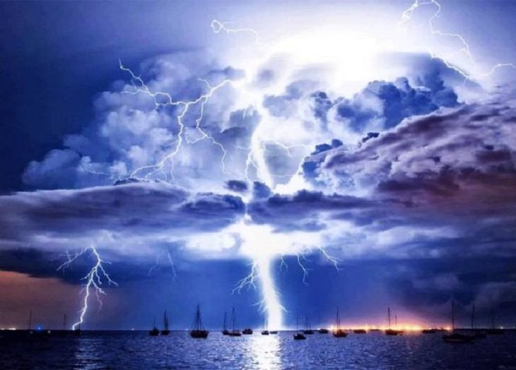 Pictures of natural wonders, powerful phenomenon and oddities in nature, The Catacumbo Lightning, a storm that arises above the Catacumbo River in Venezuela that helps regenerate the planet’s Ozone Layer