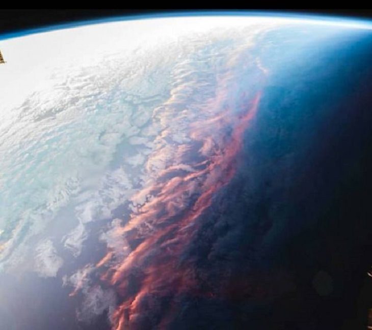 Pictures of natural wonders, powerful phenomenon and oddities in nature, The colors of a sunset, as viewed from space