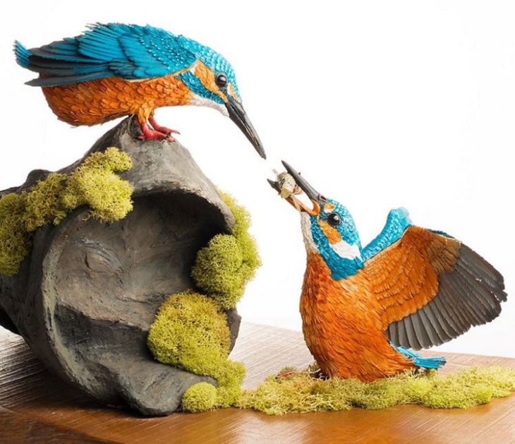 Beautiful and colorful bird sculptures made from paper, paper birds, by Indian artist Niharika Rajput, common kingfishers feeding