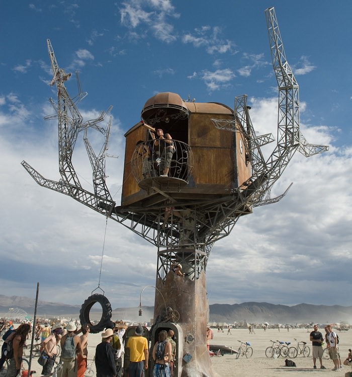 Most incredible and beautiful treehouses and treehotels from around the world, The Burning Man Steampunk Treehouse, now located in the Dogfish Head Brewery in Milton, Delaware