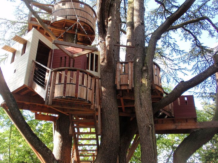 Most incredible and beautiful treehouses and treehotels from around the world, A Playhouse Treehouse in the park of the Château de Langeais in Loire Valley, France
