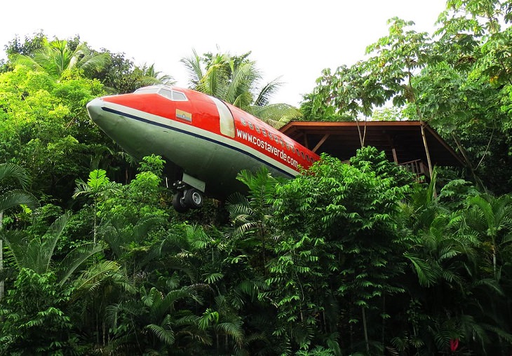 Most incredible and beautiful treehouses and treehotels from around the world, Hotel Costa Verde, a Treehotel in Costa Rica with a plane