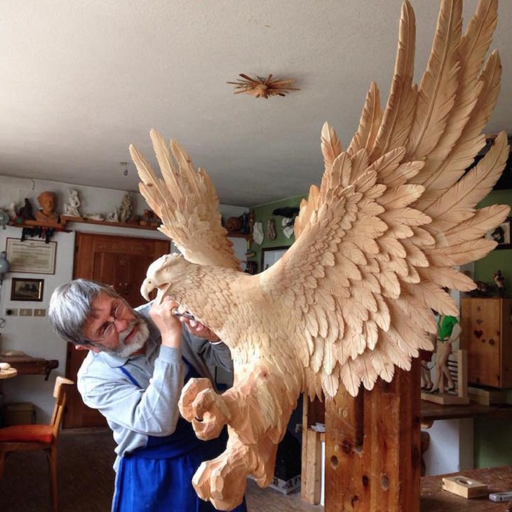 Realistic Animal Sculptures carved out of wood by woodworking Italian artist Guiseppe Rumerio, eagle