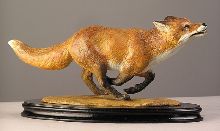 Realistic Animal Sculptures carved out of wood by woodworking Italian artis...