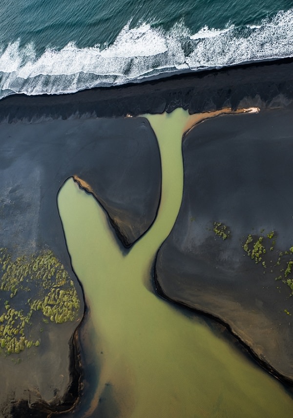 Winning Photographs from International Photography Awards One Shot: Climate Change, Category: Earth, 3rd Place: Iceland Served!, By Stas Bartnikas