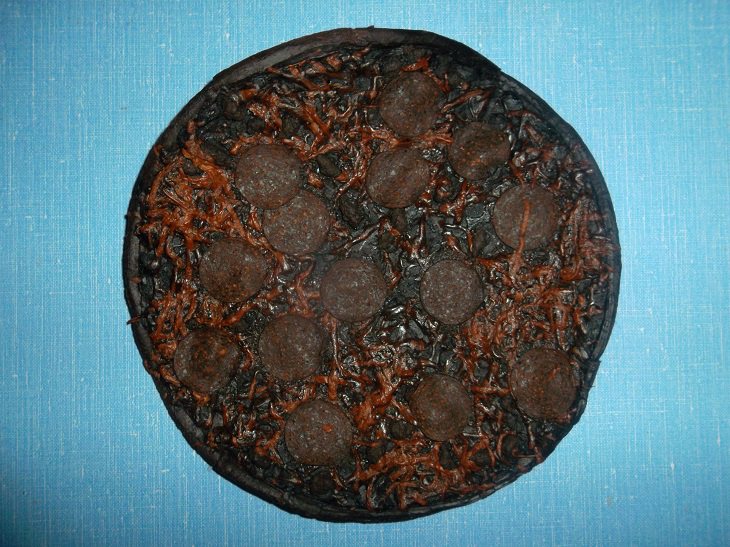 Hilarious baking fails and first attempts at quarantine baking that ended in disaster pizza