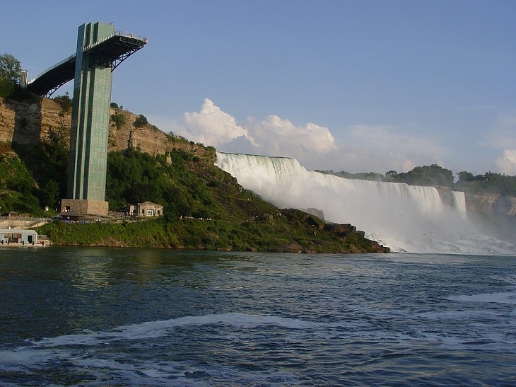 Sights, trails, cruises, activities, natural wonders and fun family events found at Niagara Falls between New York, United States and Ontario, Canada, Prospect Point Observation Tower