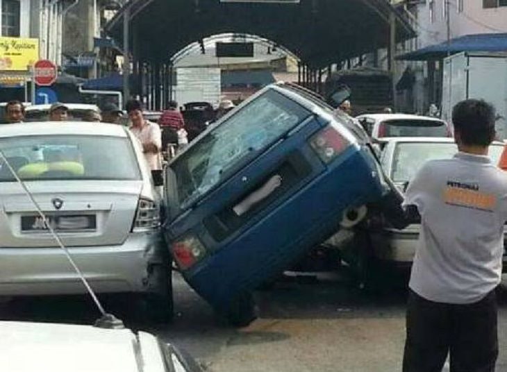 Hilarious parking and driving fails