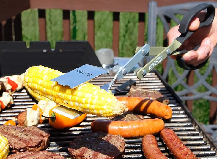 Ingenious and must-have garden gadgets, devices and items, 3-in-1 barbecue tool with tongs, spatula and grill scraper