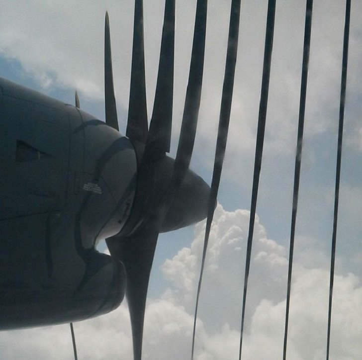 Cool mistaken experiments and events that show accidental science can be beautiful, What happens when you photograph an airplane propellor with a high quality camera (called the rolling shutter effect)