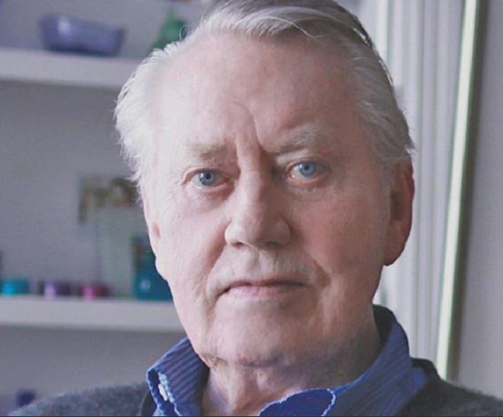 Billionaire philanthropist Chuck Feeney successfully gives away all his money and closes the Atlantic Philanthropies