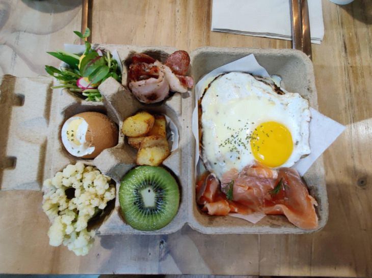 Hilariously creative replacements for plates, breakfast in an egg carton