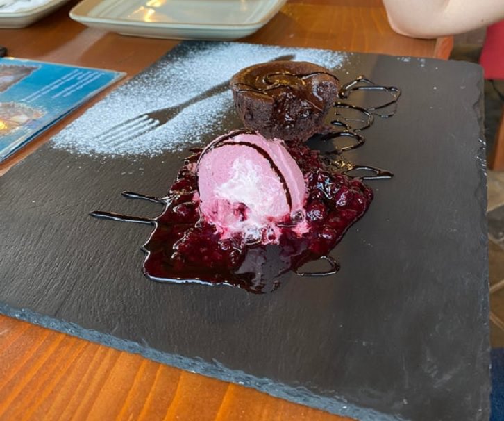 Hilariously creative replacements for plates, ice cream on a slate