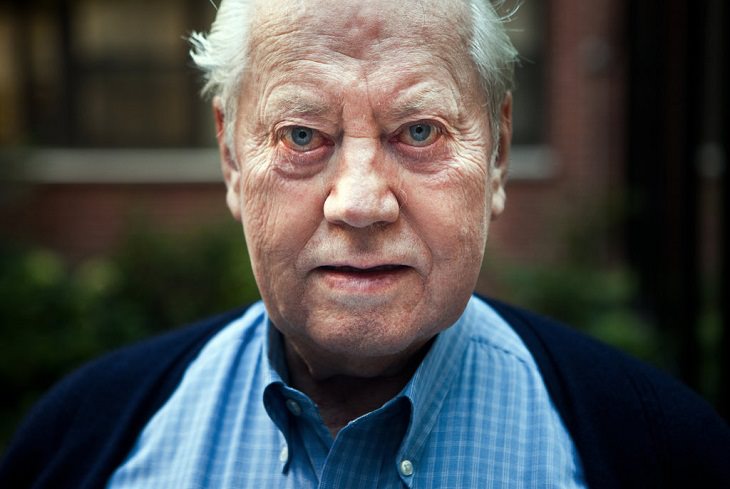 Billionaire philanthropist Chuck Feeney successfully gives away all his money and closes the Atlantic Philanthropies