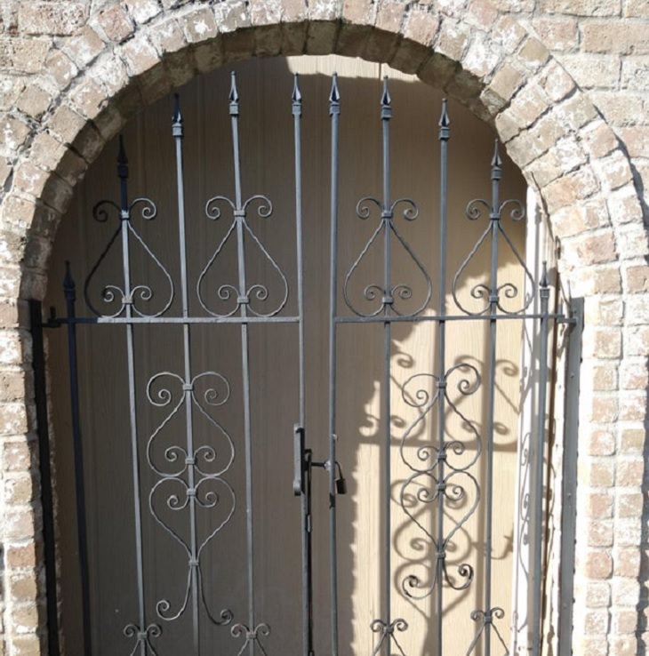 More hilarious construction fails and planning mistakes and errors, gate with wall behind