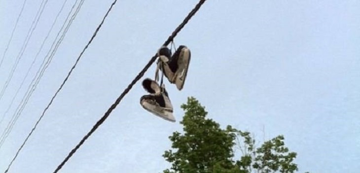 Hilarious pictures that could only be taken in Canada, ice skates hanging on a telephone wire