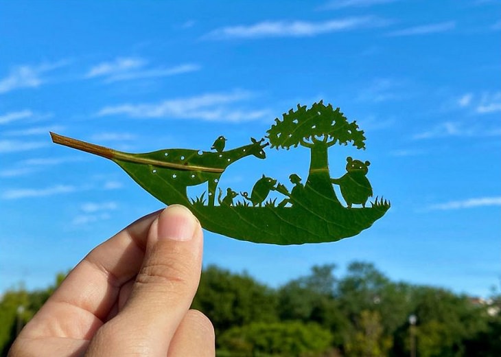 Lito Leaf Art, Japanese artist carves out detailed and intricate drawings of animals on leaves, Reading aloud under the shade of a tree
