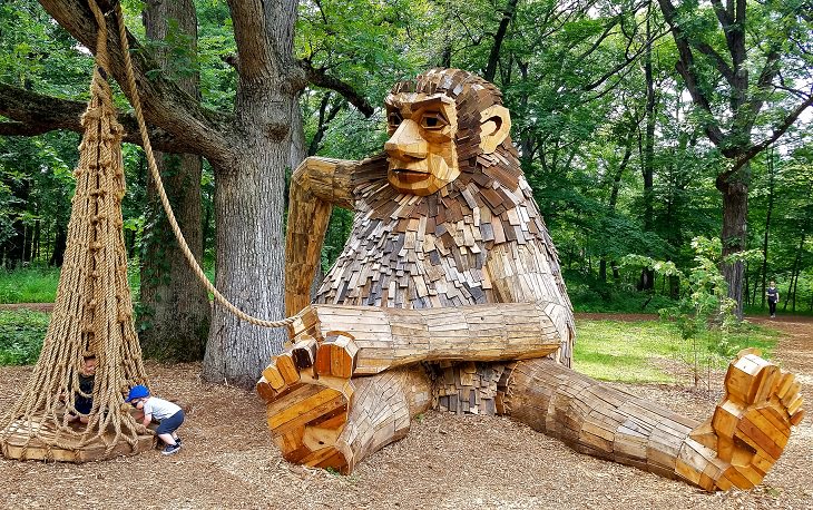 Beautiful, creative, fun and friendly troll sculptures made from recycled wood and garbage by artist Thomas Dambo found all over the world, Furry Ema, in Morton Arboretum, Chicago, USA