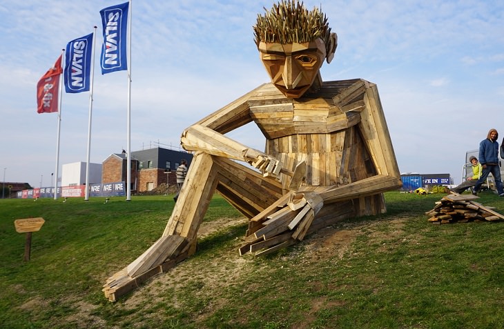 Beautiful, creative, fun and friendly troll sculptures made from recycled wood and garbage by artist Thomas Dambo found all over the world, Simon Selfmade, in Aarhus, Denmark