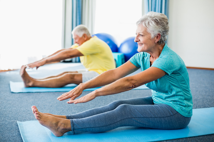 5 Active Stretches to Boost Flexibility & Strength seniors strethcing