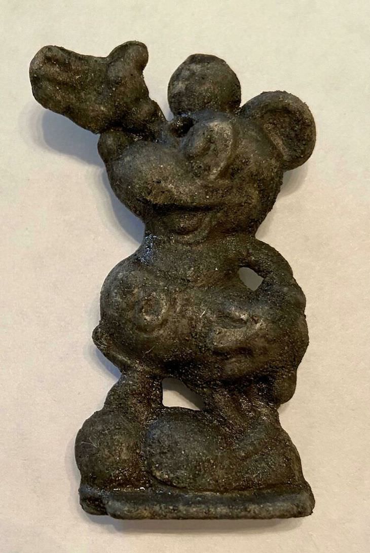 21 Cosas Descubiertas Por Detectores De Metales Un Mickey Mouse principal de reparto de la década de 1930