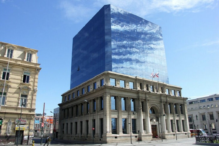 Unusual & Weird Buildings,  Chilean shipping company building