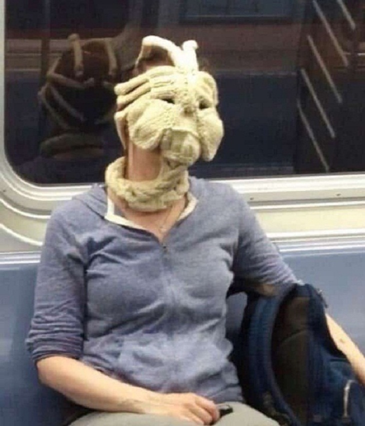 Strange People in the Subway, alien