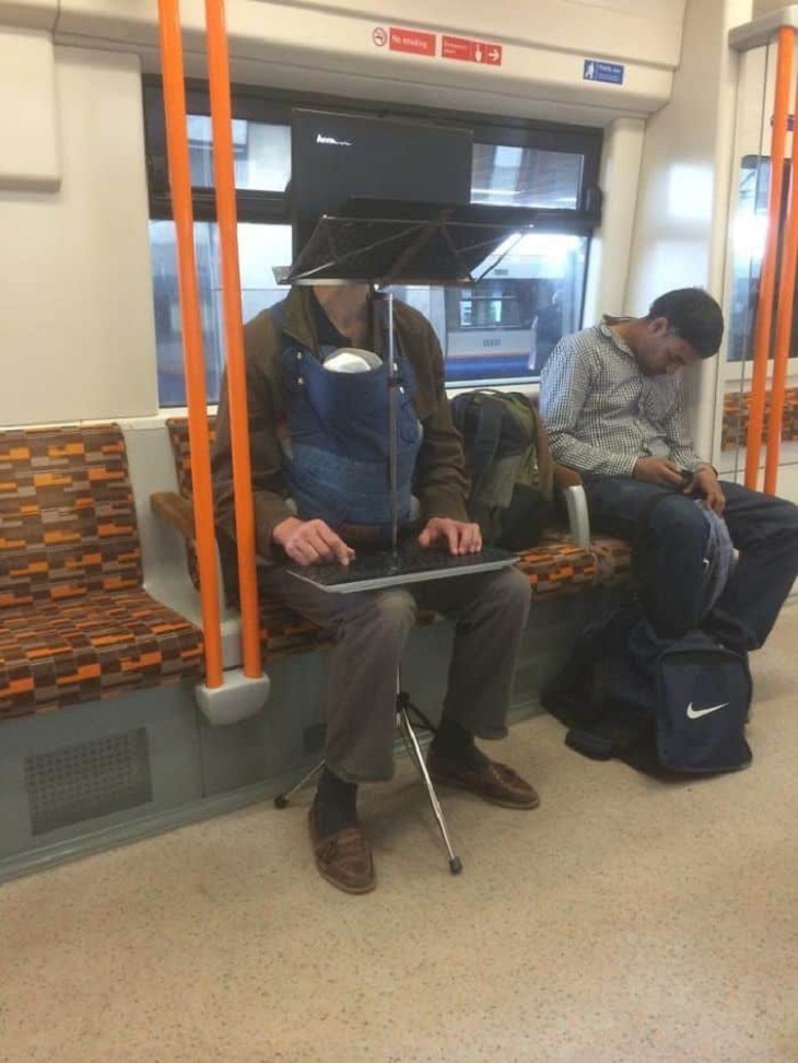 Strange People in the Subway, multitasking