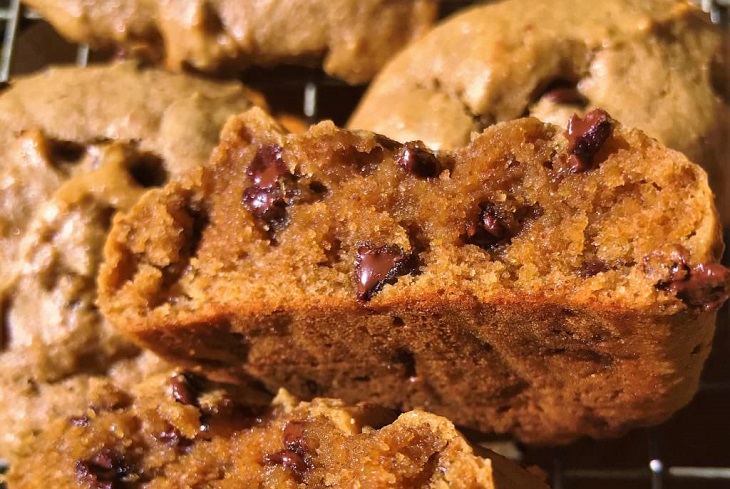 Vegan Banana, Chocolate and Peanut Butter Cookies