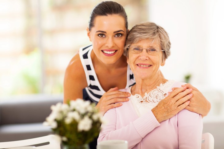 Questions you should ask your parents: woman with elderly mother