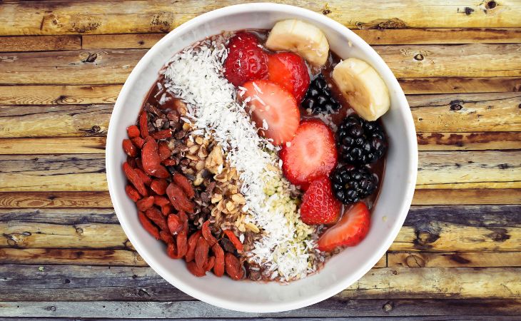 What is Functional Food: A bowl with healthy fruits and seeds