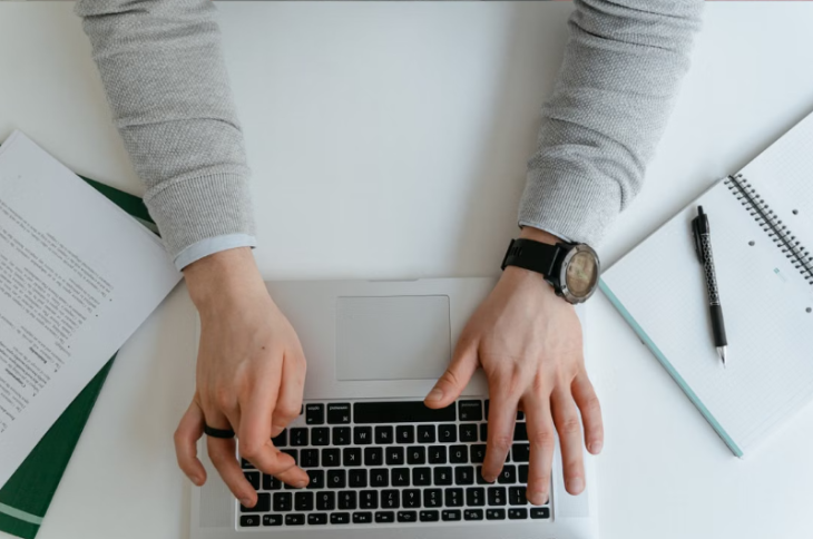 7 Easy Ways to Spot AI-Generated Content Online