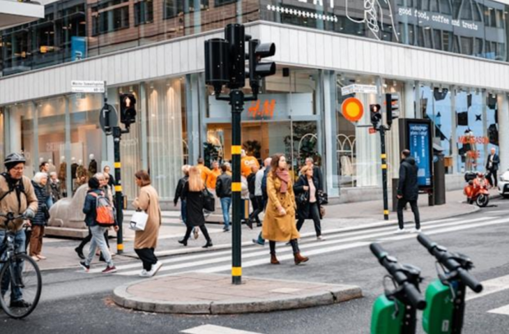 How to Stay Safe as a Pedestrian in Busy Streets and Parking Lots
