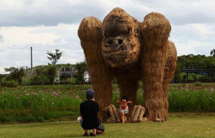 straw statues