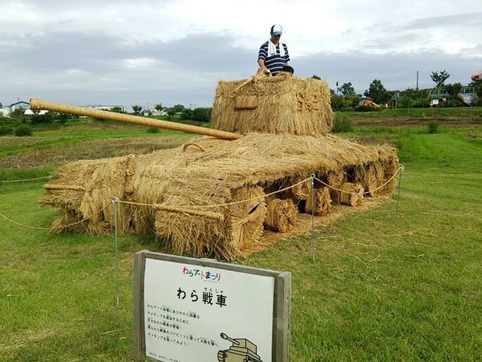 straw statues