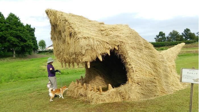 straw statues