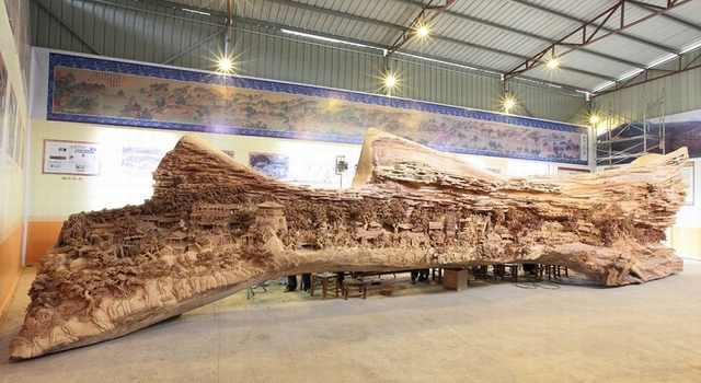 world's longest wood carving