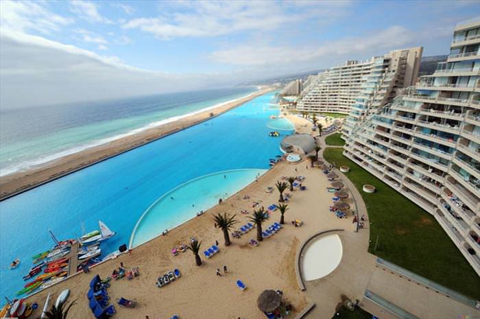 largest pool in the world