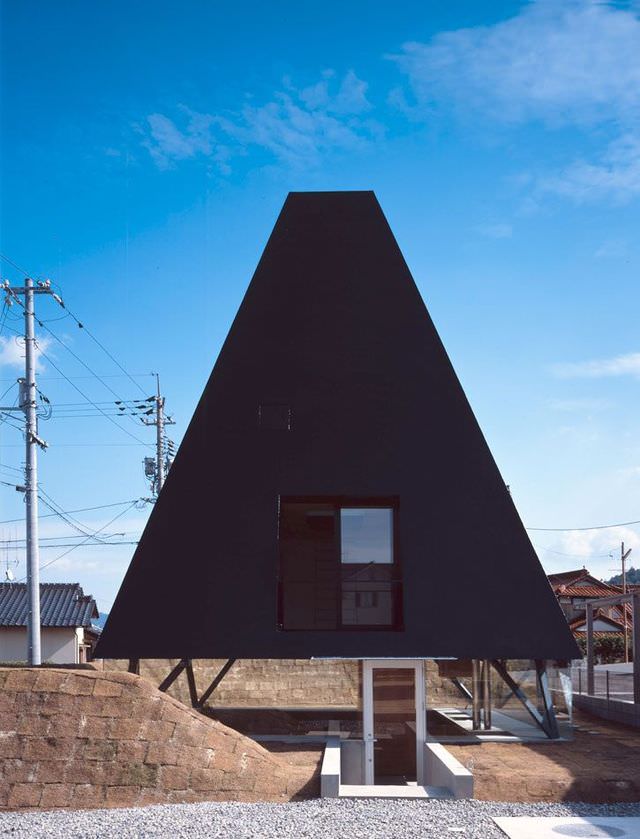 the black pyramid house