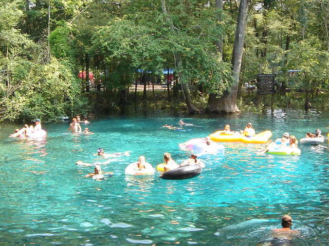 10 beautiful natural pools