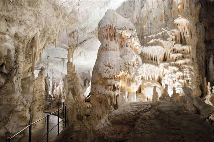 25 Amazing Caves