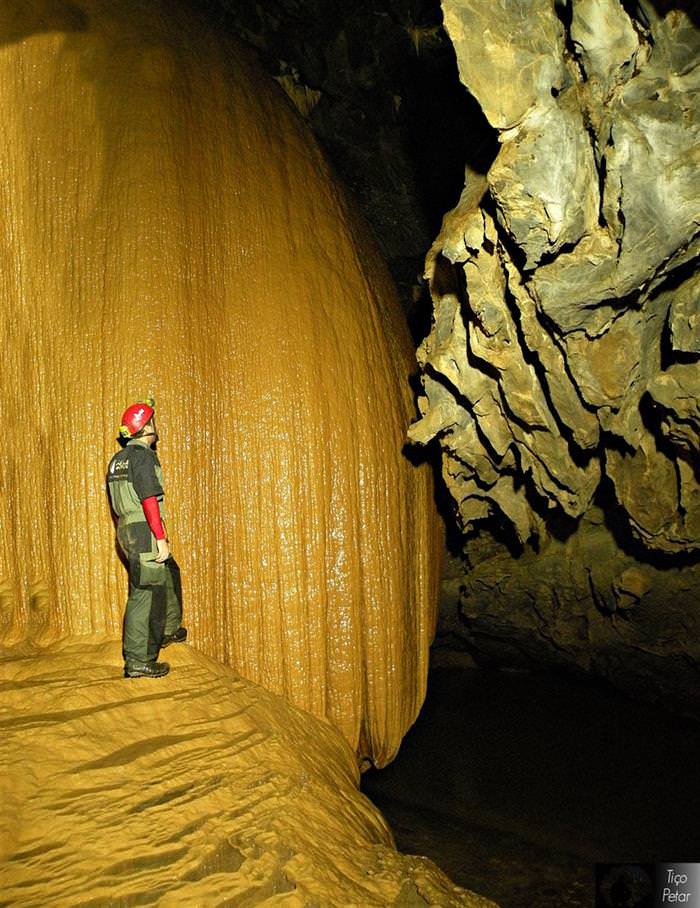 25 Amazing Caves