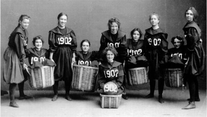 33 strong women  The First Female Basketball Team from Smith College.  1902