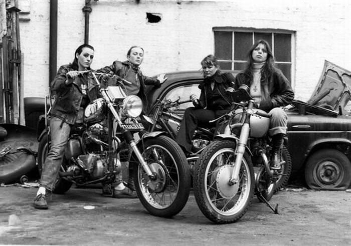 33 strong women The Ladies of the Hell's Angels Motorcycle Club. (1973)